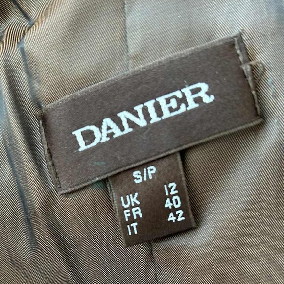 Danier Espresso Brown Plush Faux Fur Hooded Zip Vest with Metal Toggles – US S - Picture 12 of 12